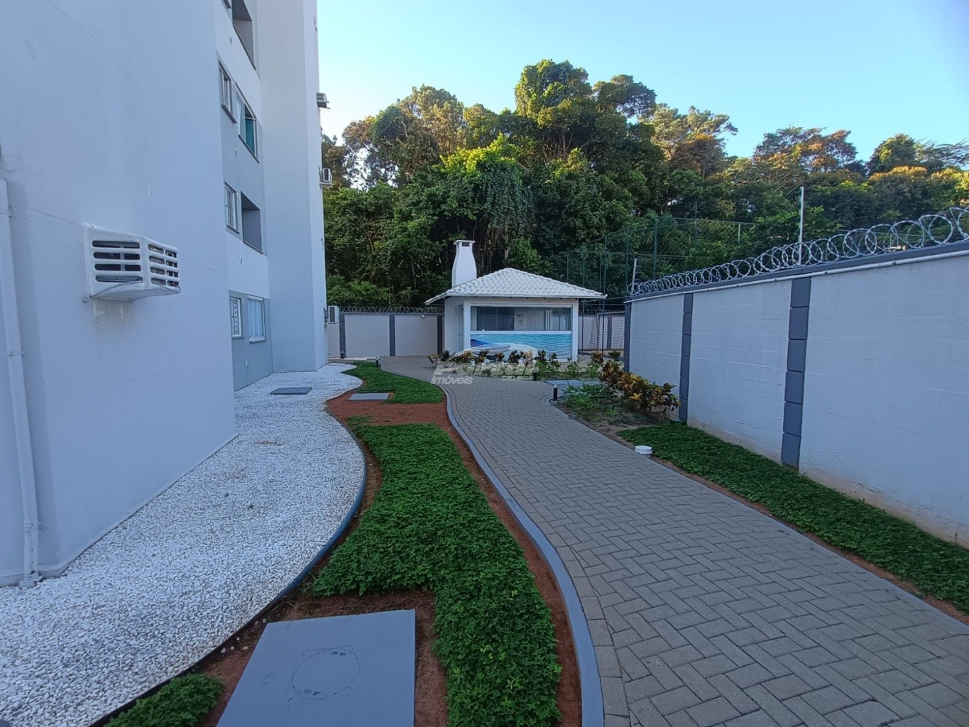 Apartamento térreo, mobiliado com 2 dormitórios, a menos de 100 metros do mar no bairro Itacolomi em Balneário Piçarras/SC (Cód. 23454) — foto 7