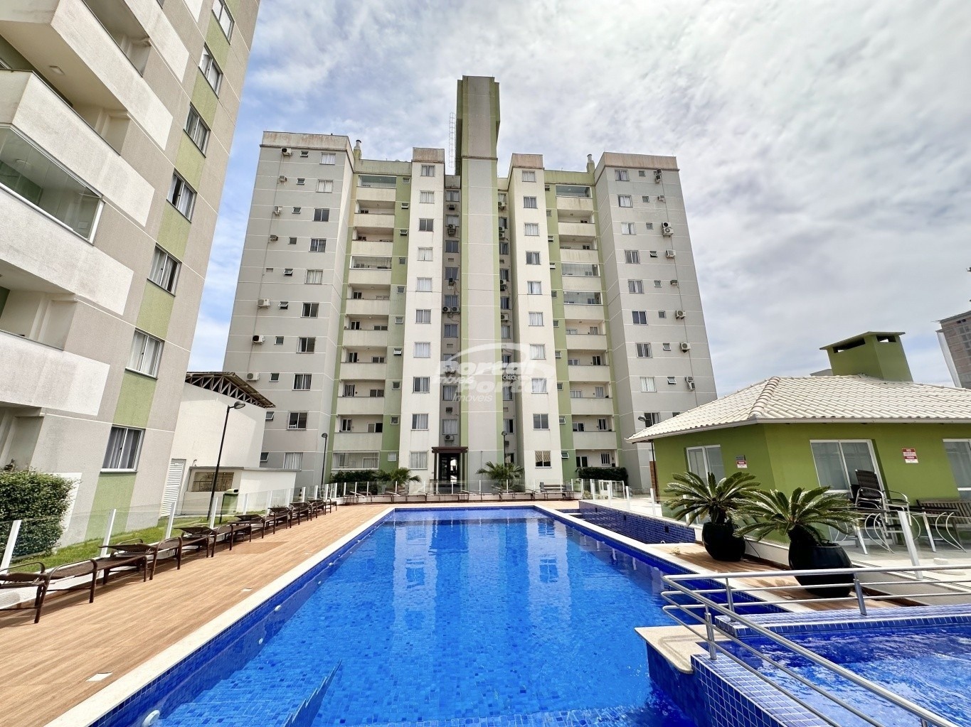 Apartamento mobiliado disponível para locação no bairro Itacolomi - Balneário Piçarras/SC (Cod. 23596) - foto 1