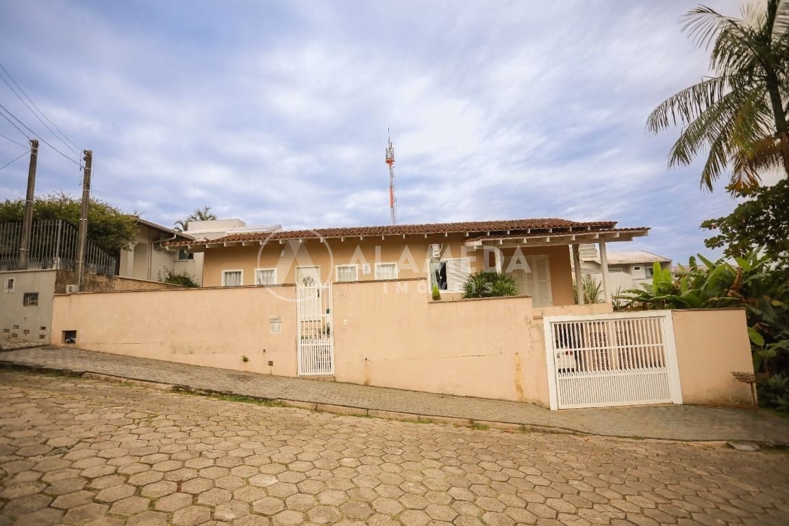 Casa, 4 quartos, 220 m² - Foto 1