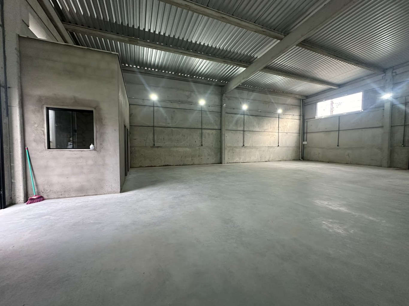 Depósito-Galpão, 200 m² - Foto 5