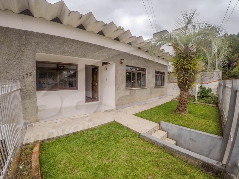 Casa, 5 quartos, 136 m² - Foto 1