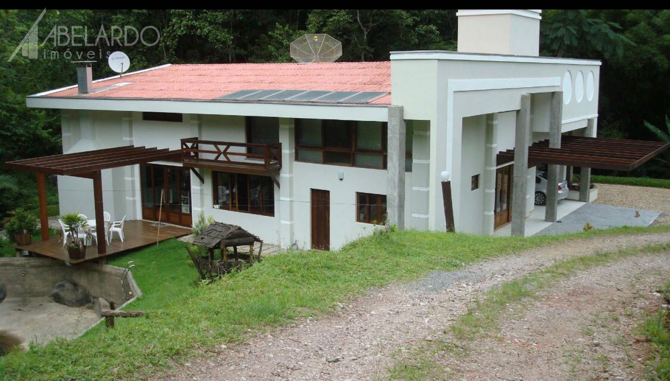 Desfrute de momentos maravilhosos neste esplêndido sítio localizado em Gaspar. Conforto, privacidade, segurança e bem estar podem definir esta belíssima residência, com 3 suítes. Lindas piscinas naturais e muito paisagismo, para curtir o melhor da natureza! — foto 5