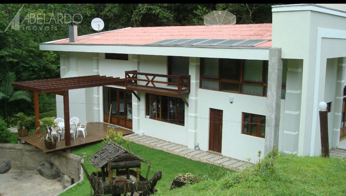 Desfrute de momentos maravilhosos neste esplêndido sítio localizado em Gaspar. Conforto, privacidade, segurança e bem estar podem definir esta belíssima residência, com 3 suítes. Lindas piscinas naturais e muito paisagismo, para curtir o melhor da natureza! — foto 2