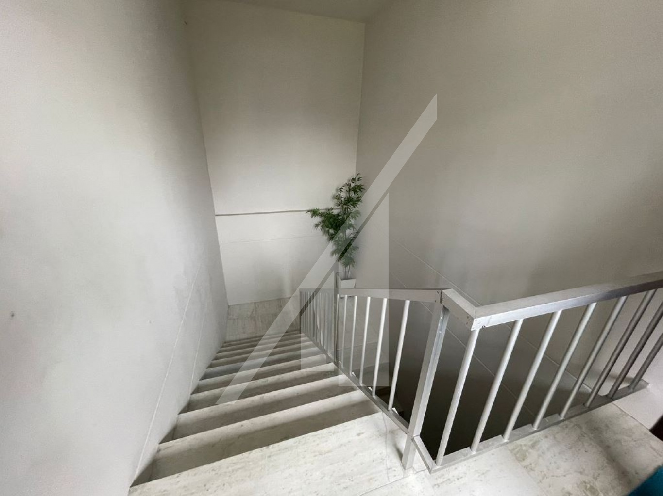 PRÉDIO COMERCIAL E RESIDENCIAL, confira, localizado em uma das principais vias de acesso da região da Velha e Água Verde. — foto 5