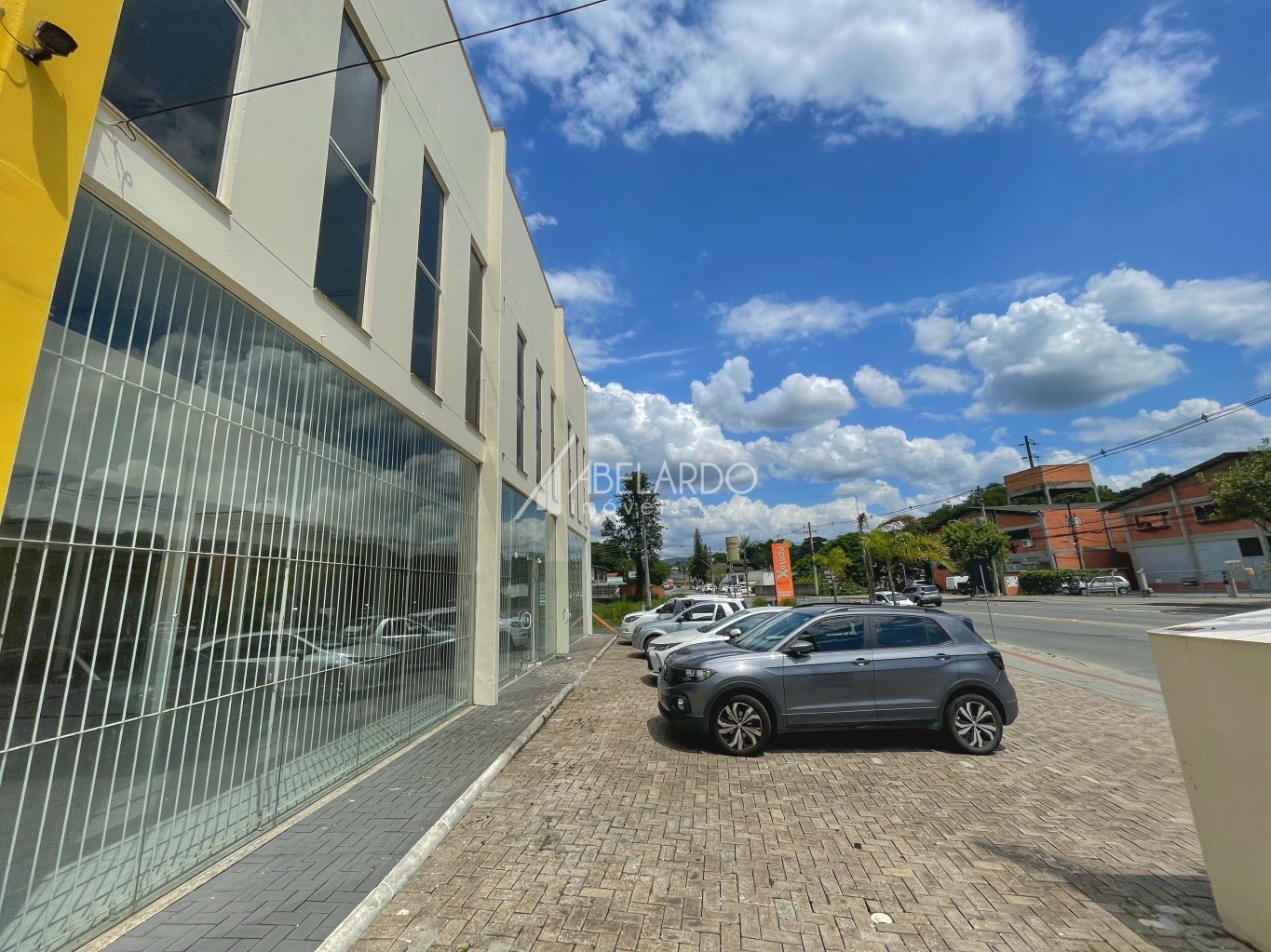 ÓTIMA OPORTUNIDADE PARA INVESTIDORES - Galpão localizado no bairro Salto Weissbach em uma das vias mais movimentadas de Blumenau. — foto 4