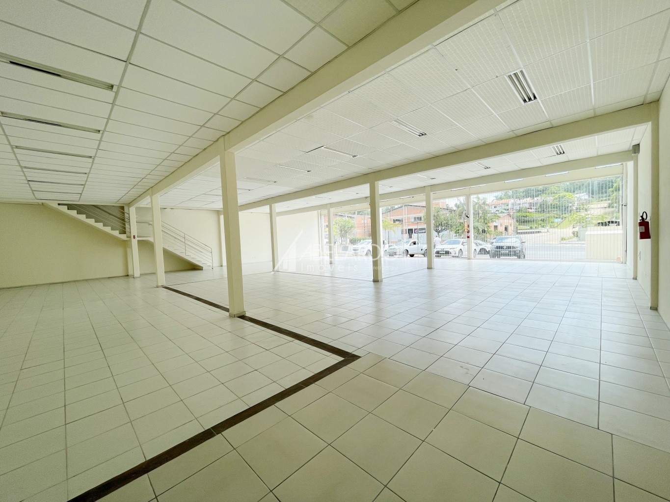 ÓTIMA OPORTUNIDADE PARA INVESTIDORES - Galpão localizado no bairro Salto Weissbach em uma das vias mais movimentadas de Blumenau. — foto 7