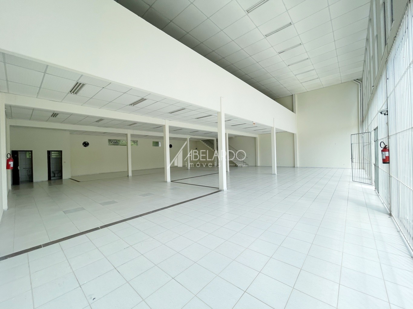 ÓTIMA OPORTUNIDADE PARA INVESTIDORES - Galpão localizado no bairro Salto Weissbach em uma das vias mais movimentadas de Blumenau. — foto 6