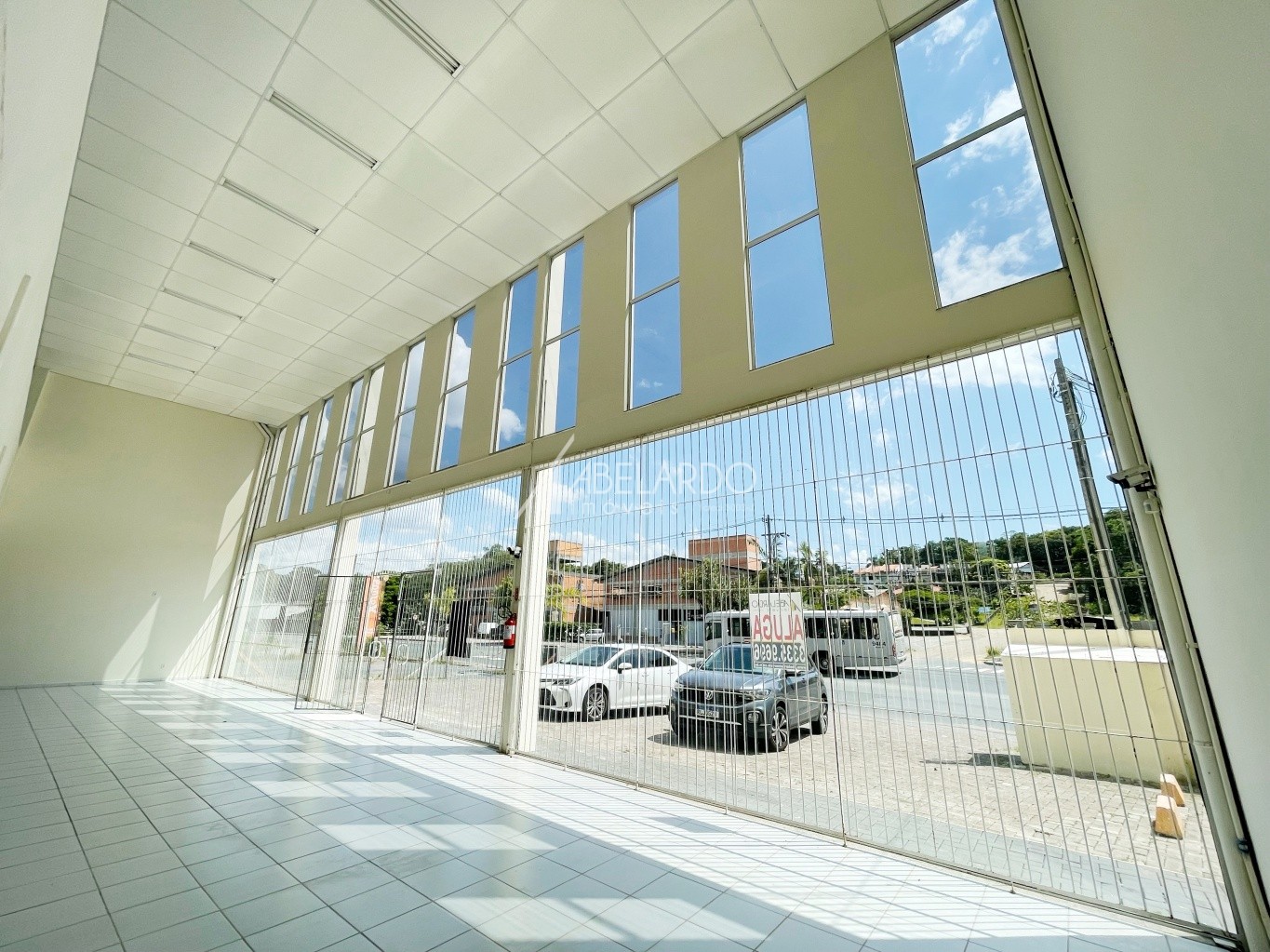 ÓTIMA OPORTUNIDADE PARA INVESTIDORES - Galpão localizado no bairro Salto Weissbach em uma das vias mais movimentadas de Blumenau. — foto 2