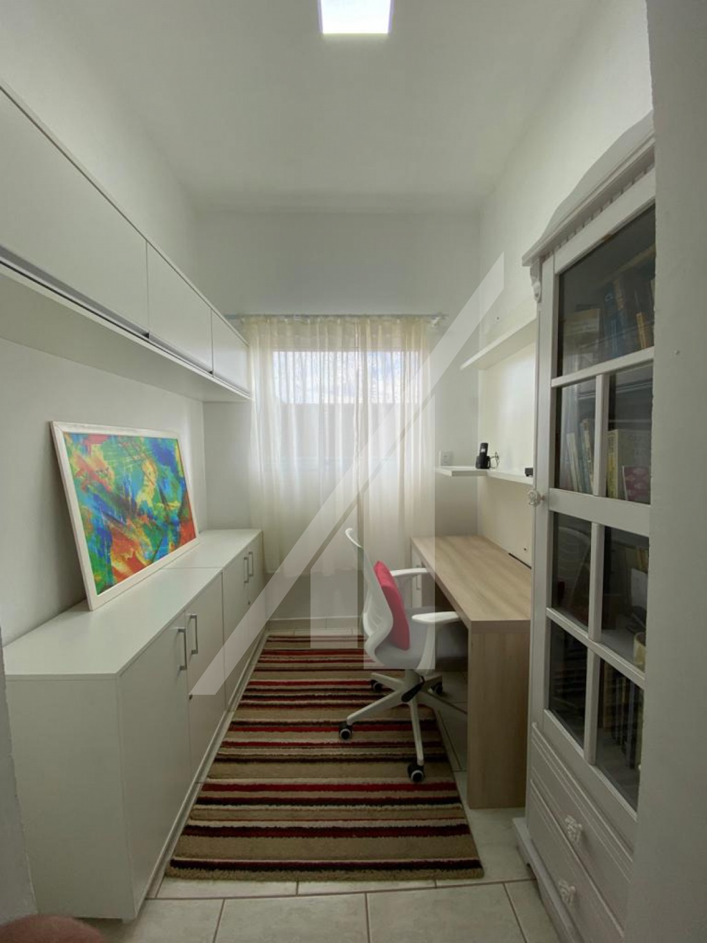 Prédio residencial com 01 apartamento e duas salas comerciais. — foto 3