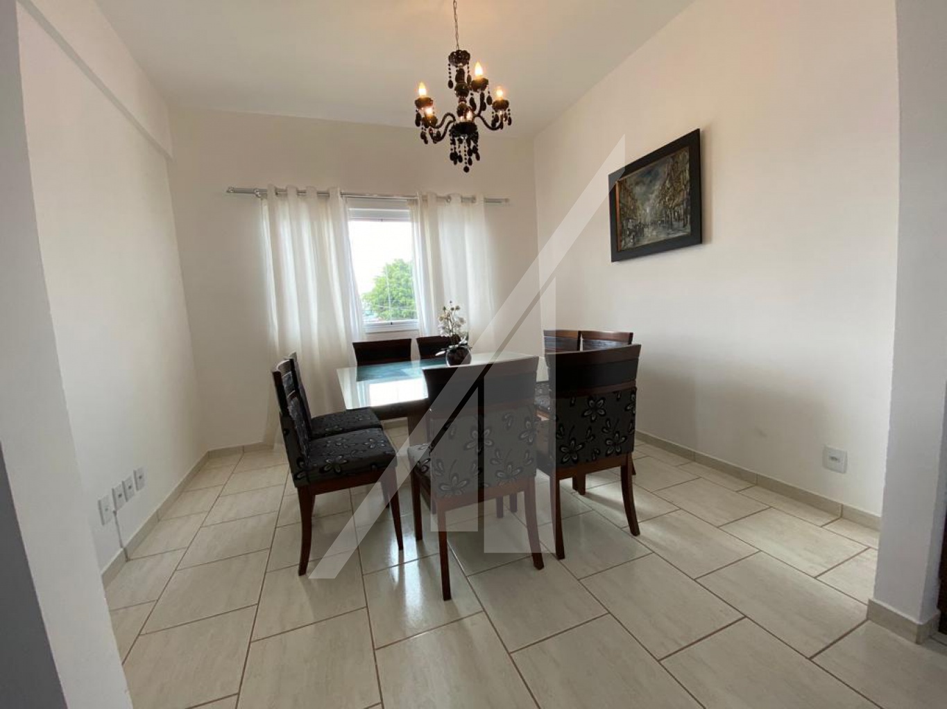 Prédio residencial com 01 apartamento e duas salas comerciais. — foto 2