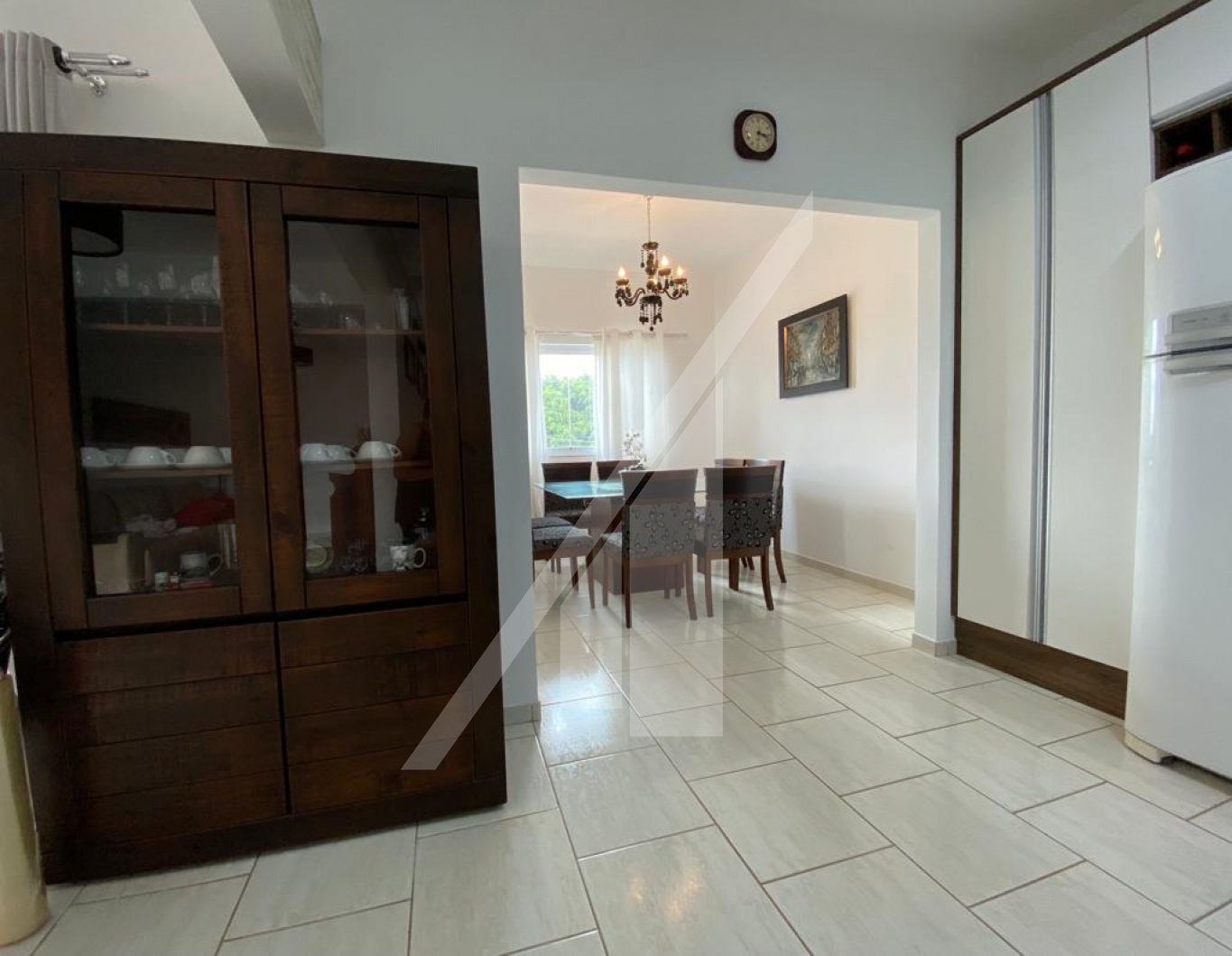 Prédio residencial com 01 apartamento e duas salas comerciais. — foto 4