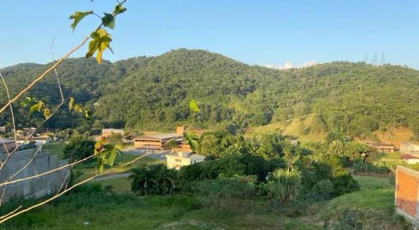 Esse terreno é a escolha perfeita para você que busca construir seu imóvel em um loteamento com infraestrutura completa no bairro FORTALEZA ALTA. - foto 1