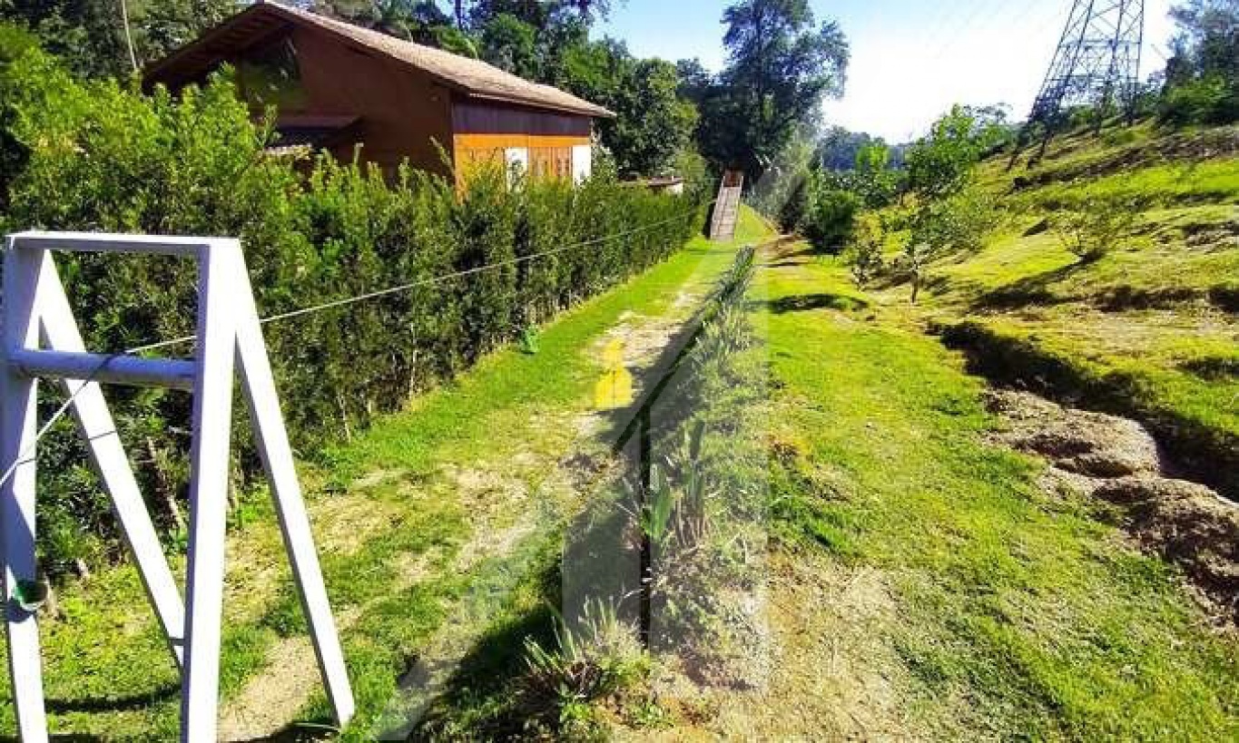 Próximo à rota do Vale Europeu, este terreno é ideal para quem busca investir ou construir seu refúgio junto à natureza CIDADE DE RODEIO — foto 4