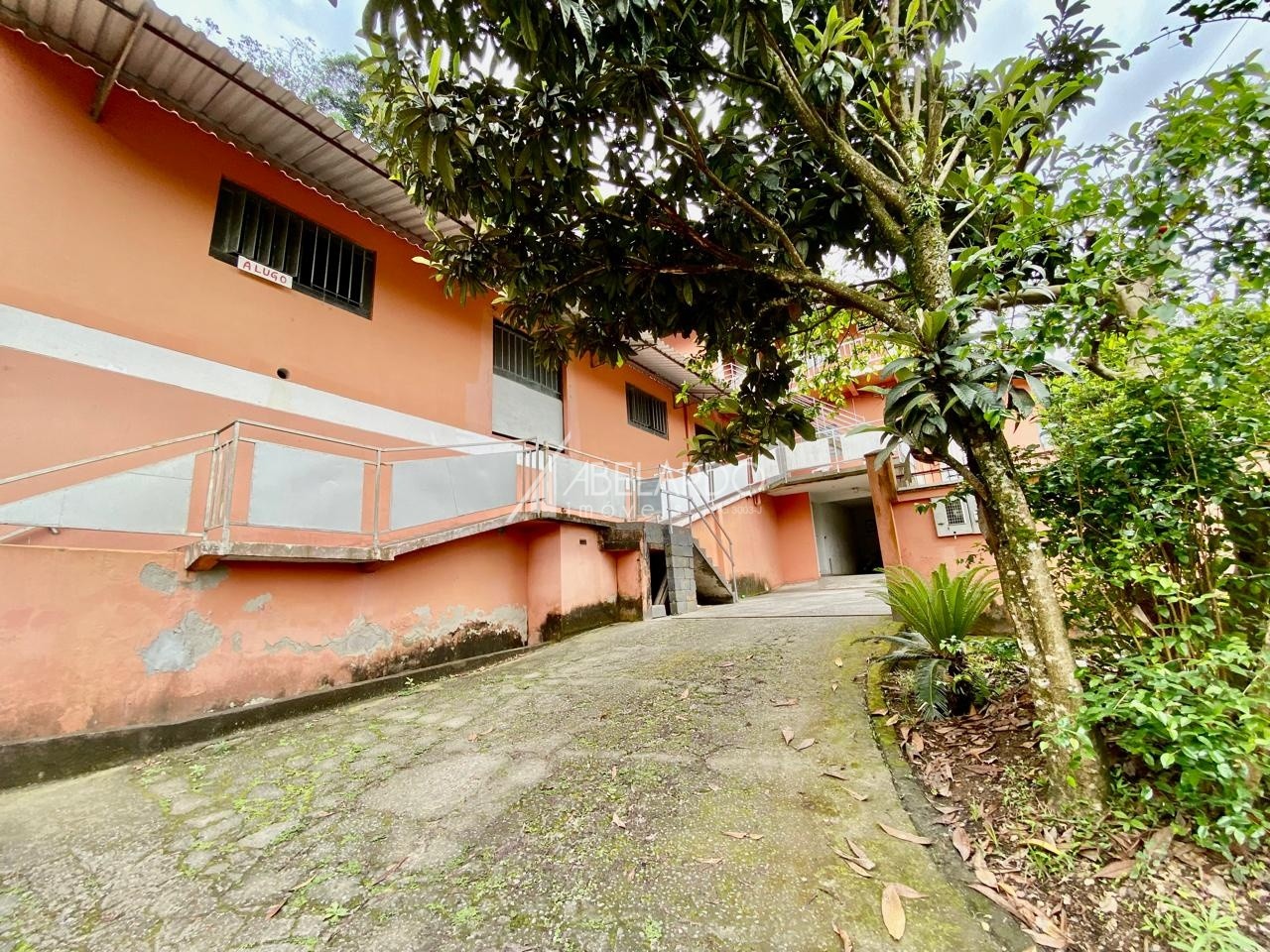 Ótimo galpão com mezanino contendo 140,00m no bairro Passo Manso. Acesso rápido para BR. — foto 4