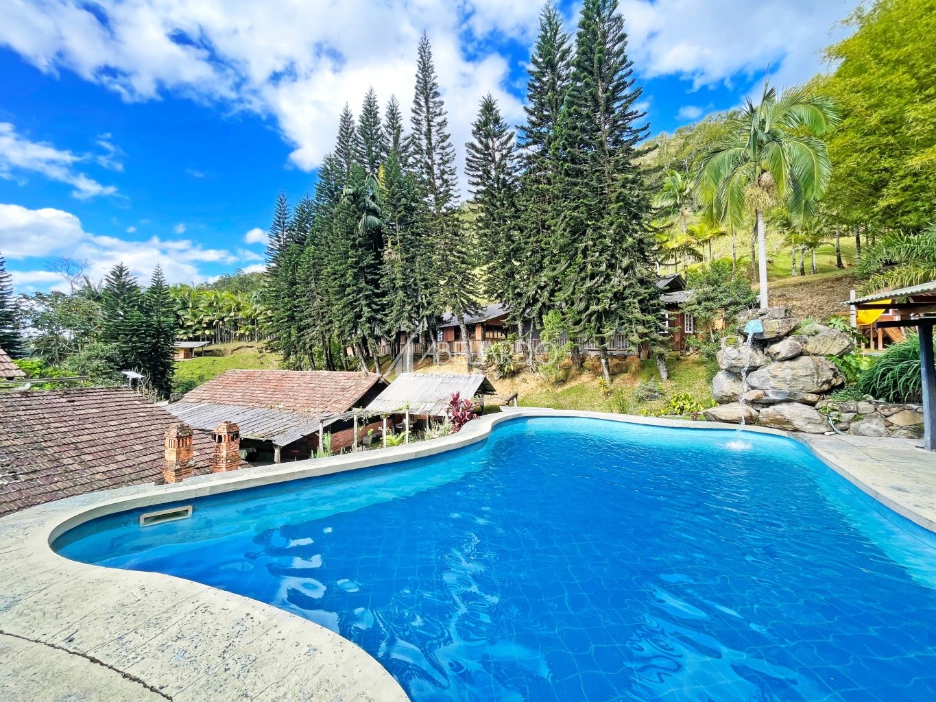 RESTAURANTE E POUSADA RURAL EM PLENO FUNCIONAMENTO, ALTAMENTE RENTÁVEIS, NA DIVISA ENTRE BLUMENAU E MASSARANDUBA - foto 1