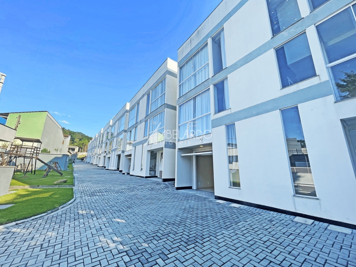 SOBRADO NOVO - AGUA VERDE - foto 1