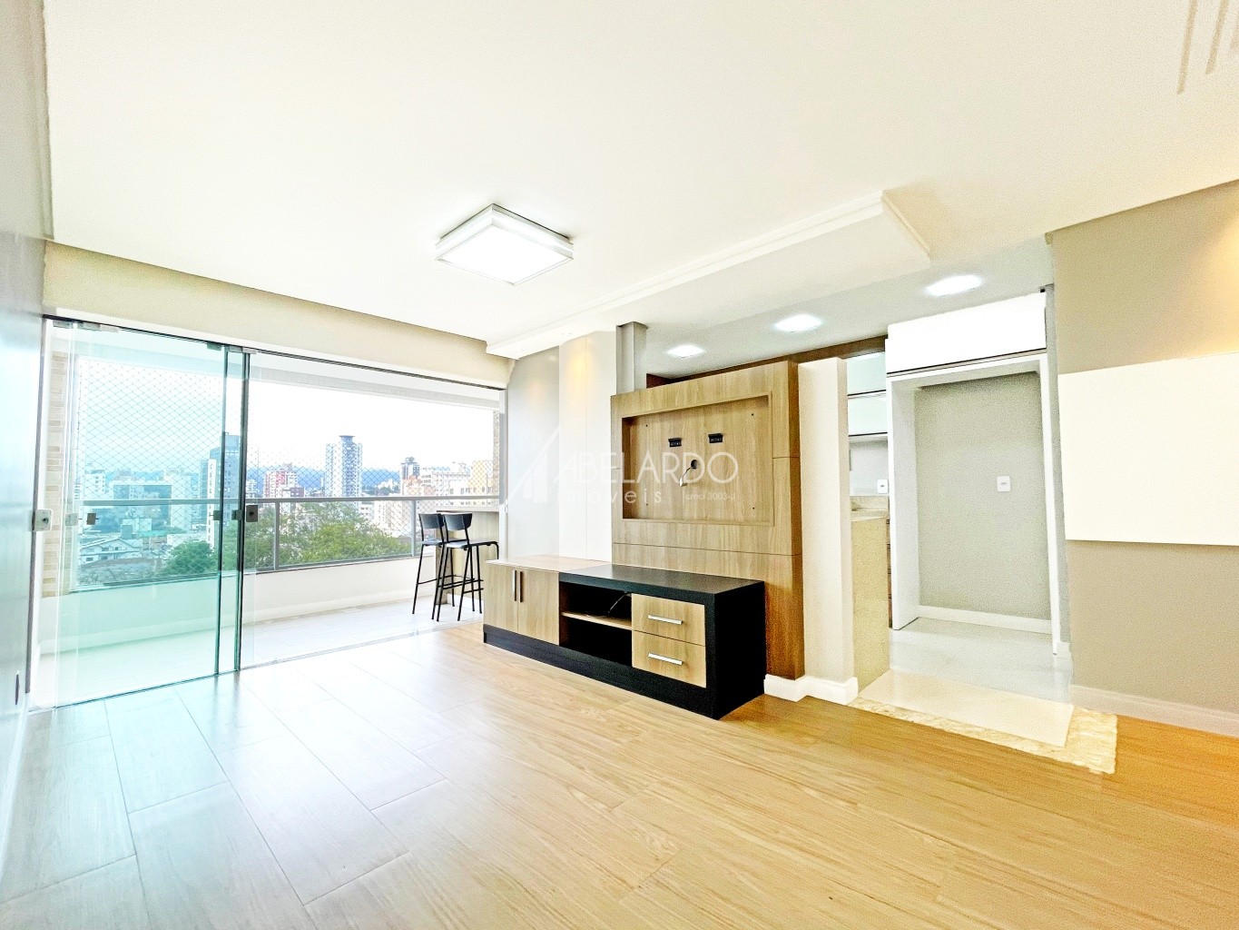APARTAMENTO SEMIMOBILIADO, LOCALIZADO NO BAIRRO VILA NOVA, EM BLUMENAU - foto 1