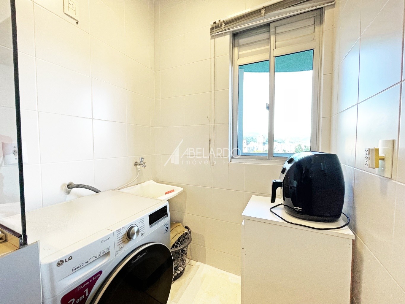 APARTAMENTO COM DOIS DORMITÓRIOS SENDO UMA SUÍTE, DUAS VAGAS DE GARAGEM, EM FRENTE AO SUPERMERCADO GIASSI - BAIRRO VICTOR KONDER — foto 6