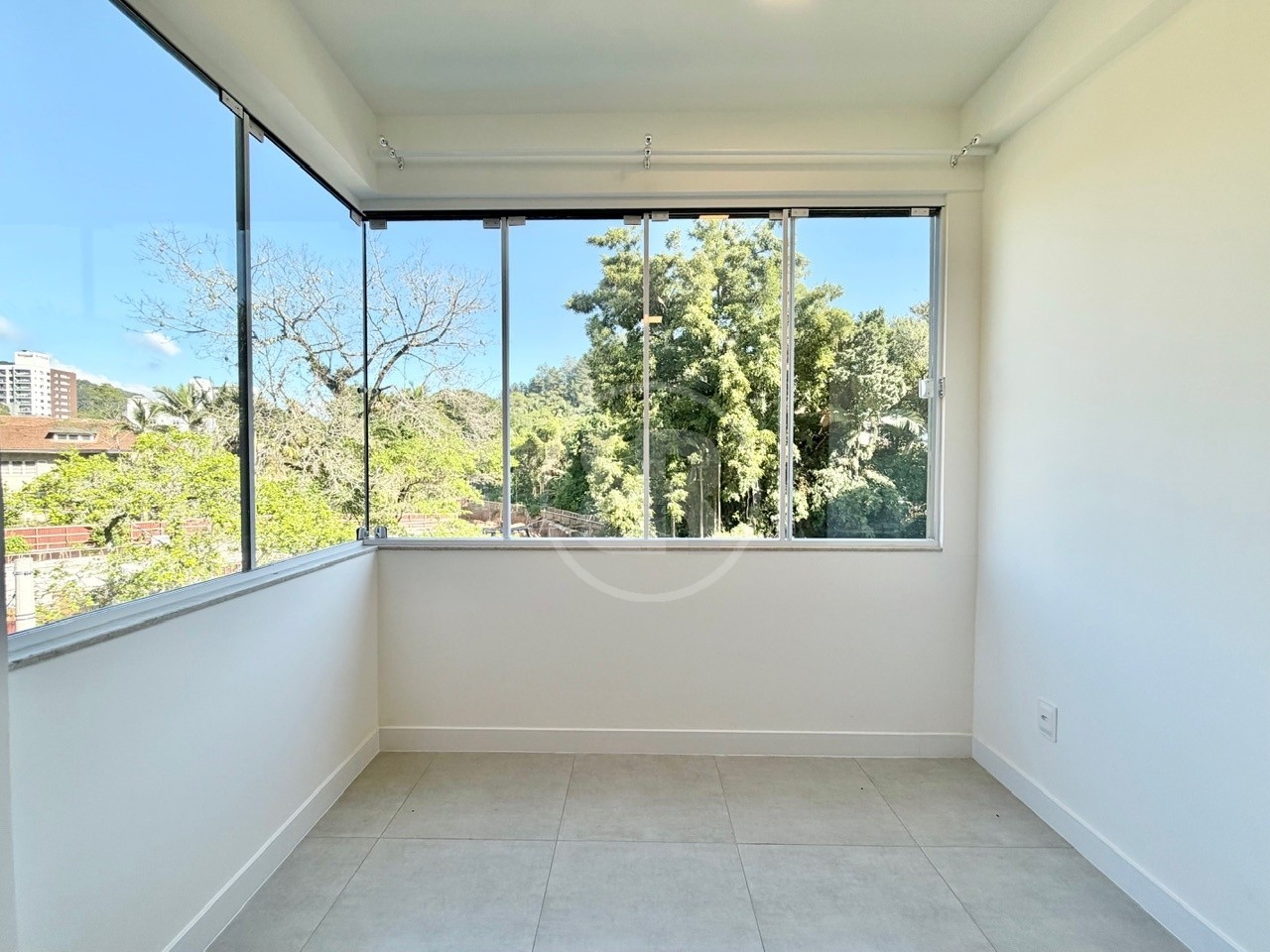 Apartamento Novo, Mobiliado, 2 Dormitórios com 1 Vaga para Alugar próximo ao Hospital Santa Isabel, no Centro de Blumenau/SC — foto 3