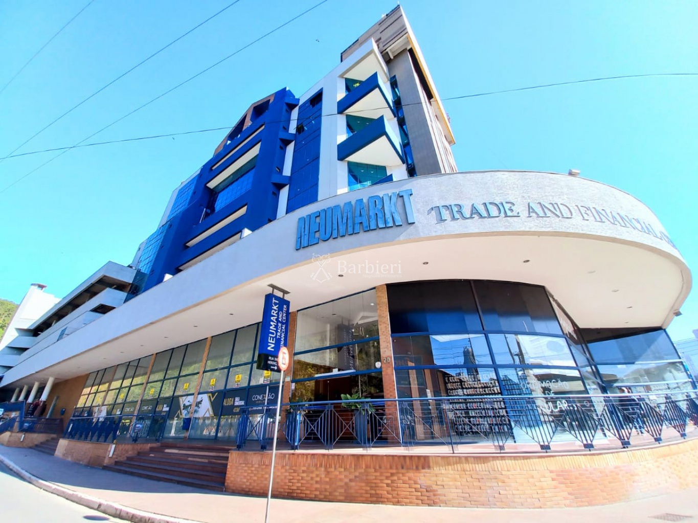 Sala Comercial Térrea no Centro de Blumenau - foto 1