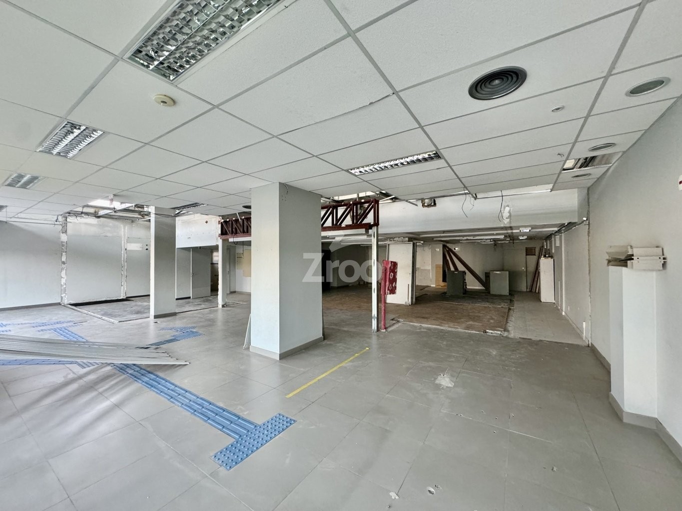 Loja Comercial com 370m conta com ampla vitrine e dois pavimentos no bairro Itoupava Norte em Blumenau/SC — foto 7