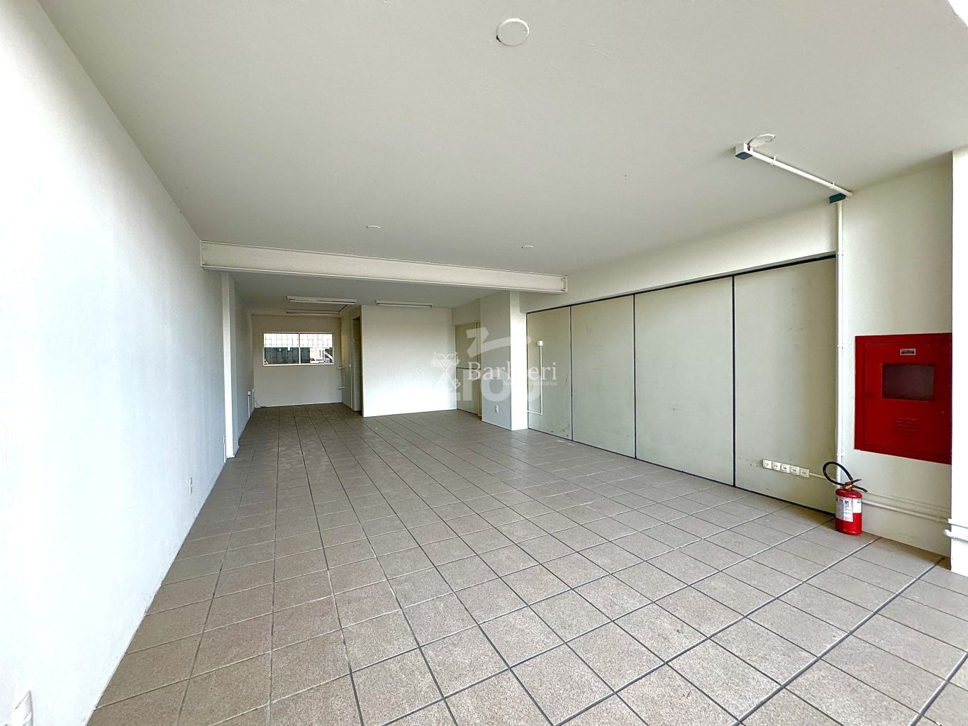 Loja Comercial com 80m conta com ampla vitrine no bairro Itoupava Norte em Blumenau/SC - foto 1