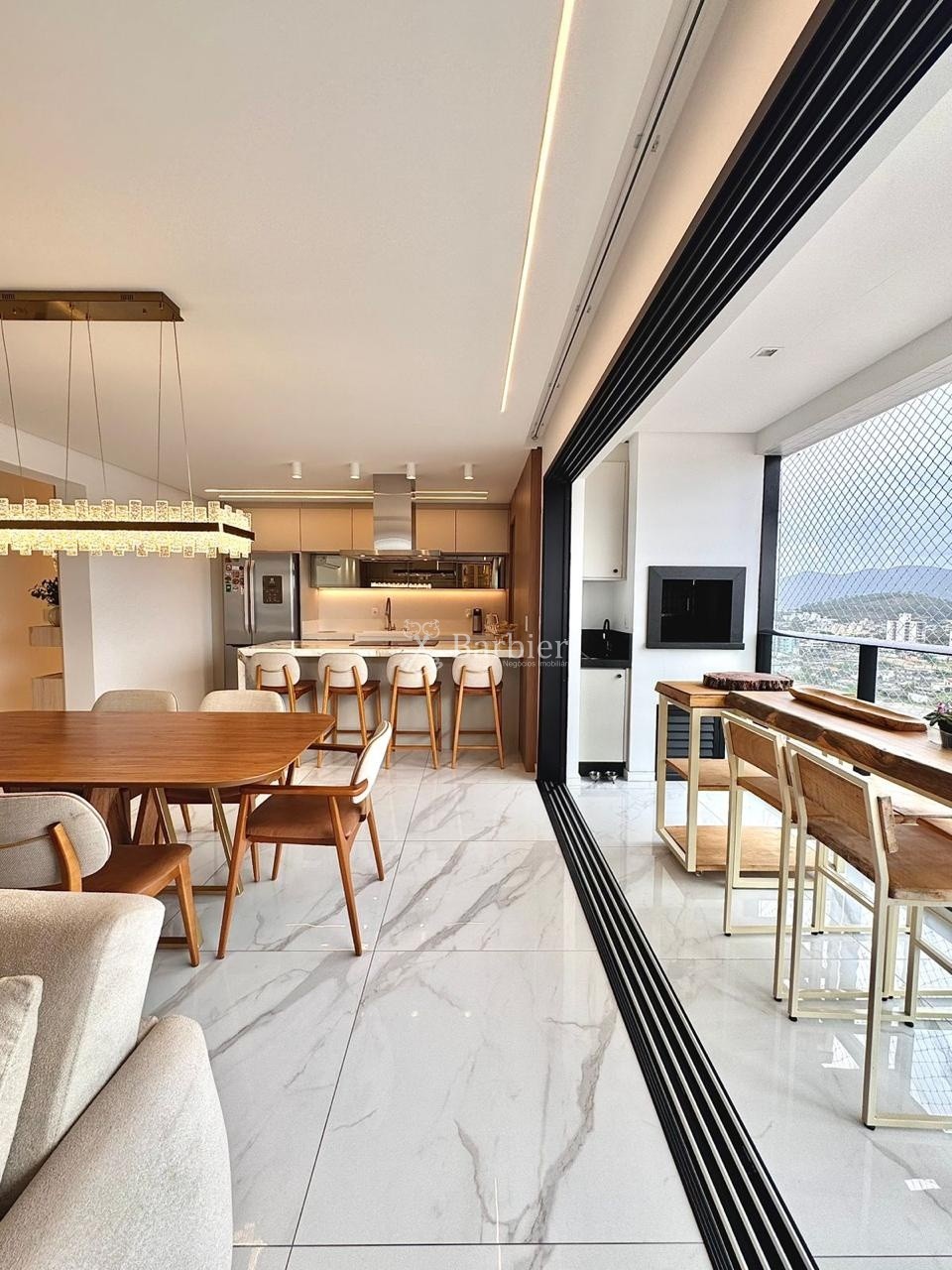 Apartamento mobiliado próximo a praia com 2 quartos sendo 1 suíte em Balneário Camboriú/SC - foto 1