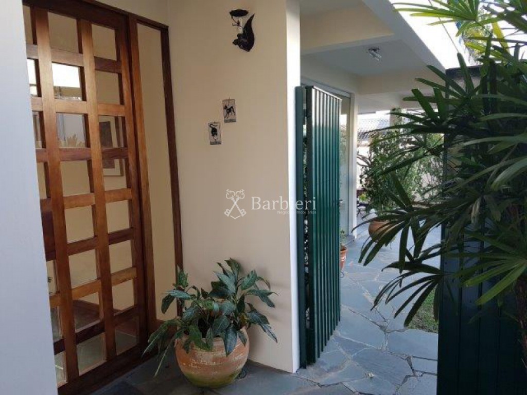 Casa com 3 quartos, sendo 2 suítes e 4 vagas no bairro Vorstadt em Blumenau/SC. — foto 3