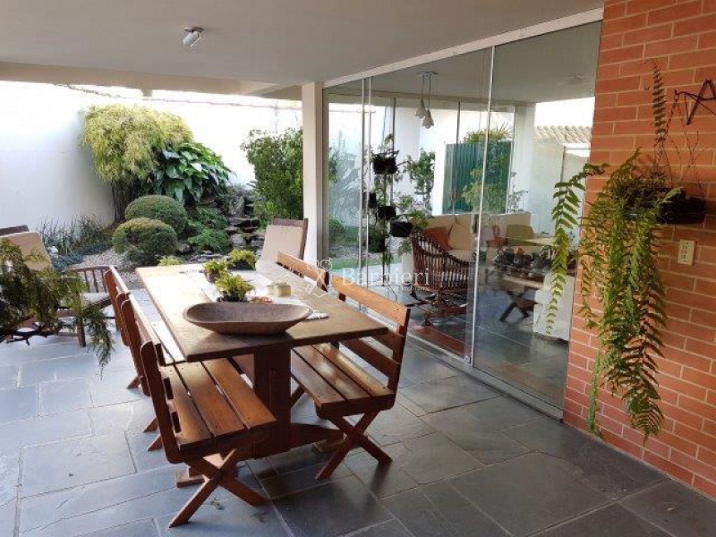 Casa com 3 quartos, sendo 2 suítes e 4 vagas no bairro Vorstadt em Blumenau/SC. — foto 6