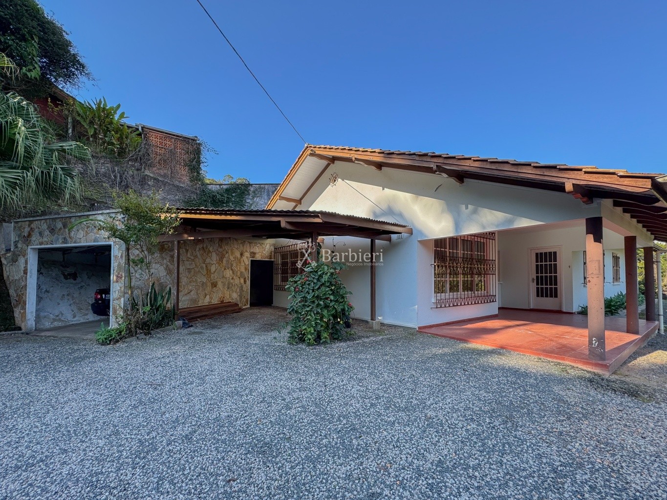 Ampla casa comercial no bairro Bom Retiro em Blumenau/SC - foto 1