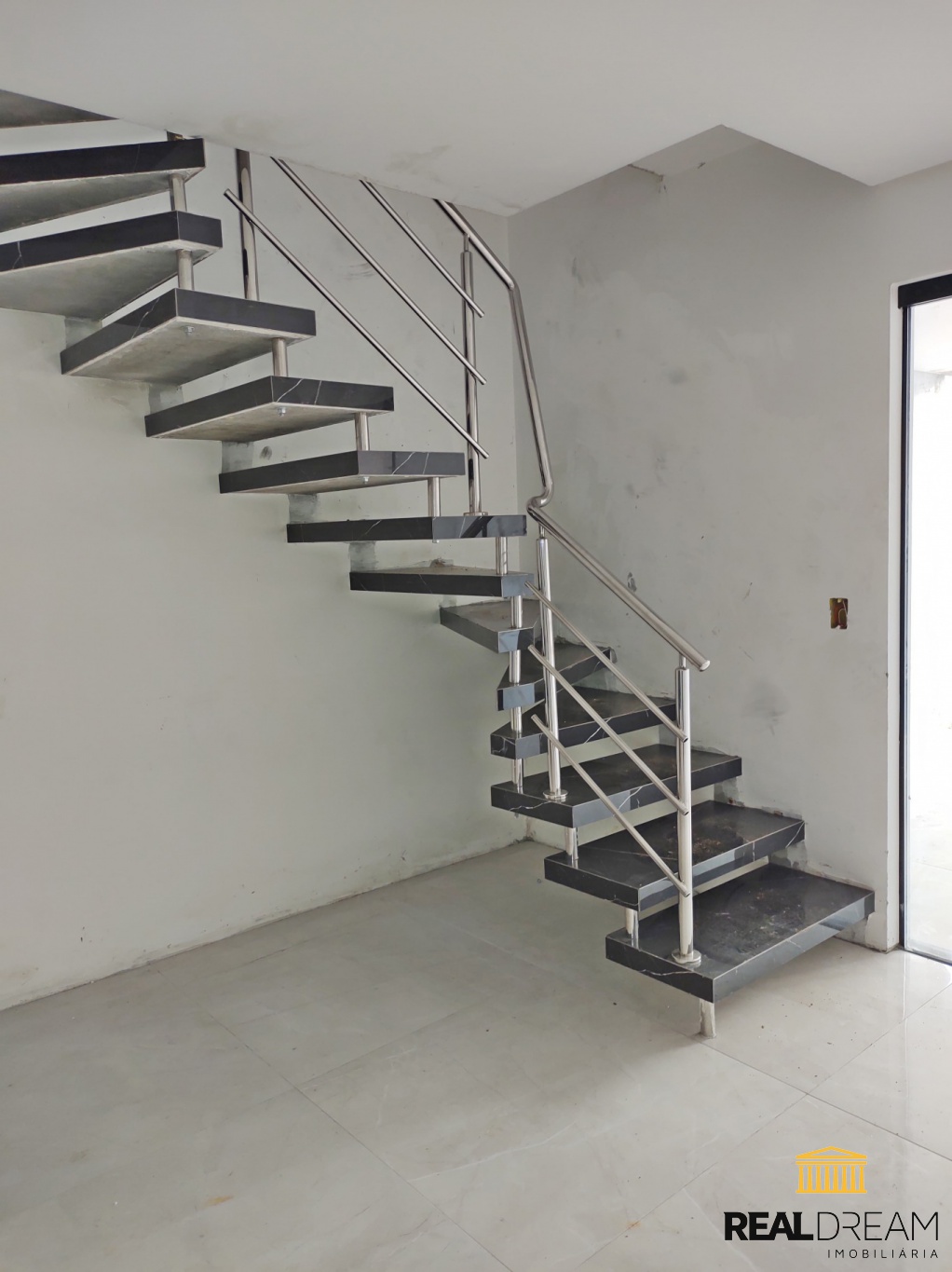 Sobrado Tríplex de 2 suítes + 1 dormitório — foto 7