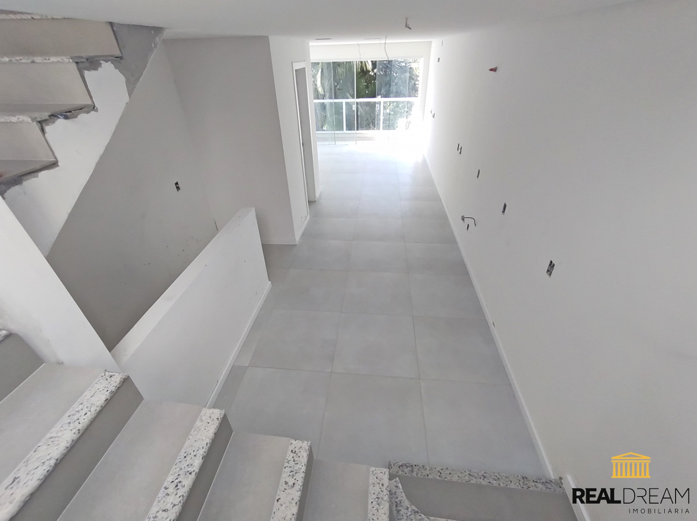 Sobrado tríplex de 2 suítes (1 com sacada) e 2 garagem — foto 7