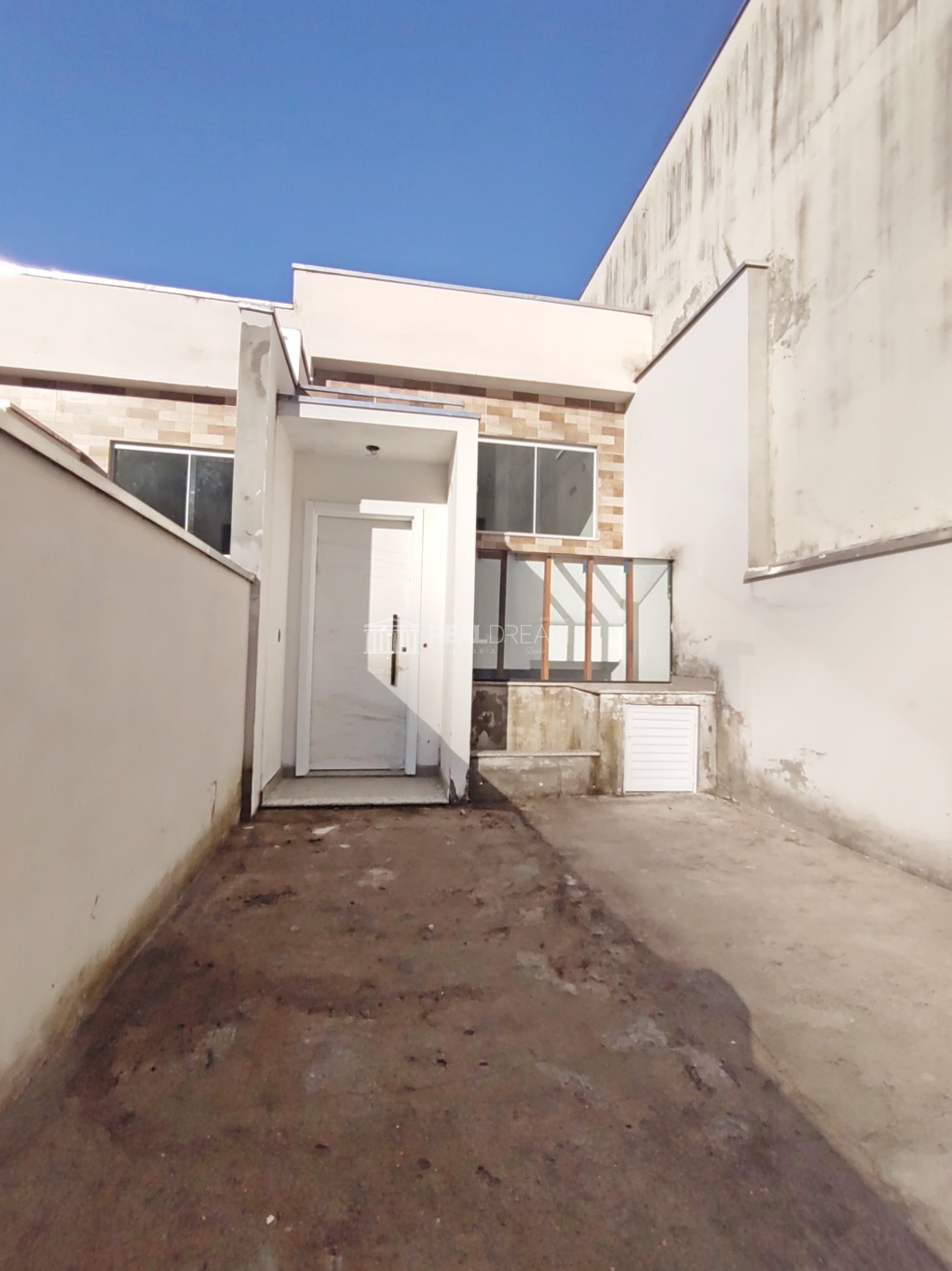 Sobrado tríplex de 2 suítes (1 com sacada) e 2 garagem — foto 3