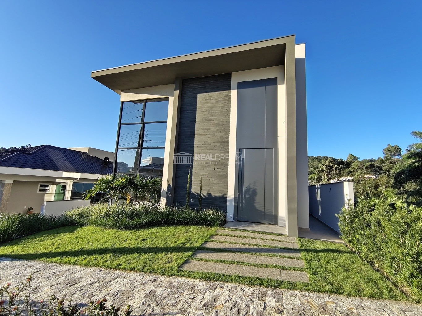 Excelente casa de 400m no Golden Park — foto 2