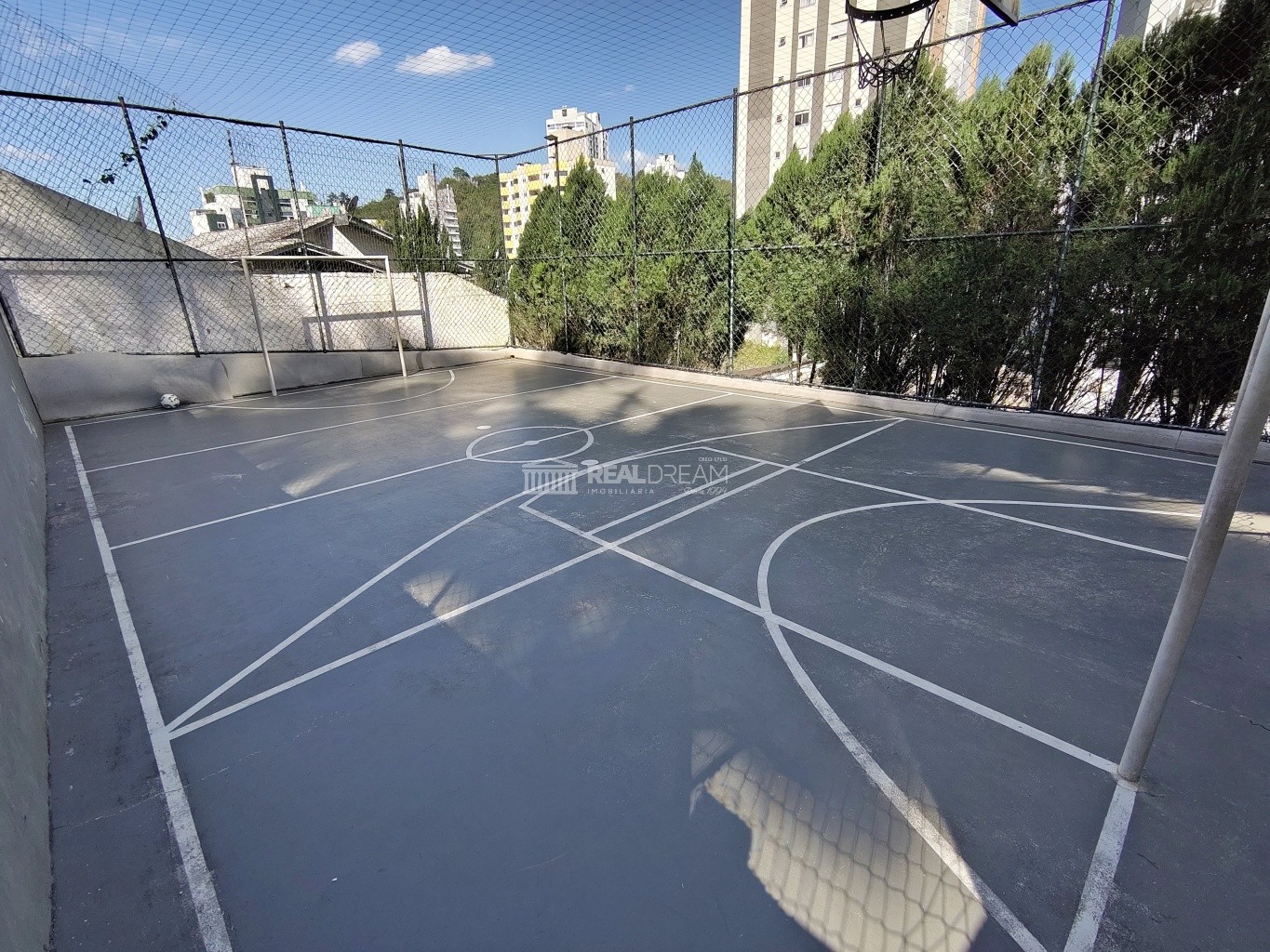 Apartamento semimobiliado de 3 dormitórios, sendo 1 suíte e 1 garagem. — foto 5