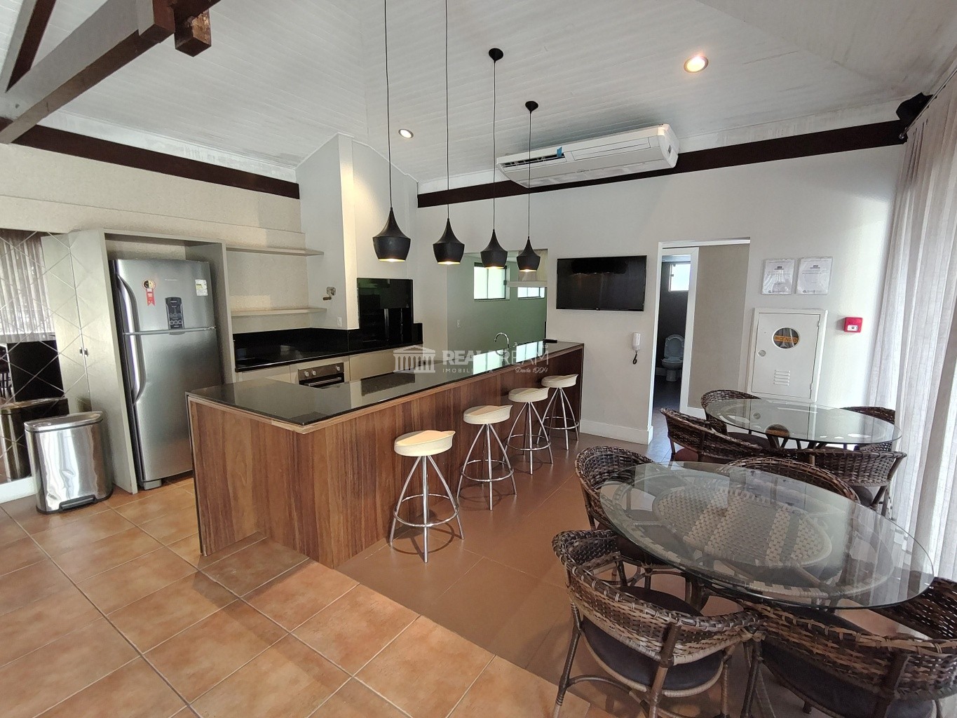 Apartamento semimobiliado de 3 dormitórios, sendo 1 suíte e 1 garagem. — foto 7