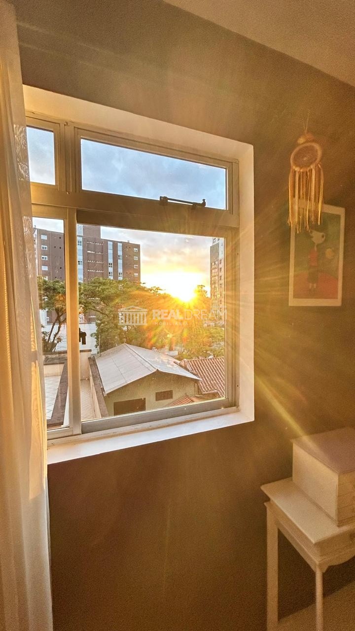 Apartamento de 1 dormitório, semi mobiliado, com 1 vaga de garagem no Victor Konder — foto 2