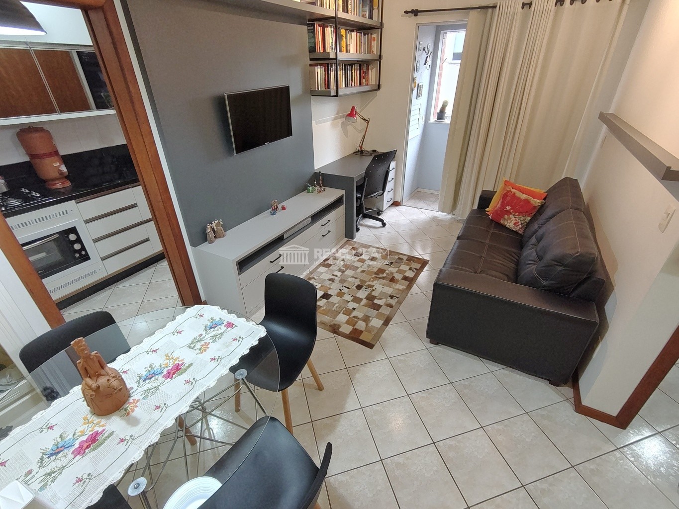 Apartamento de 1 dormitório, semi mobiliado, com 1 vaga de garagem no Victor Konder — foto 4