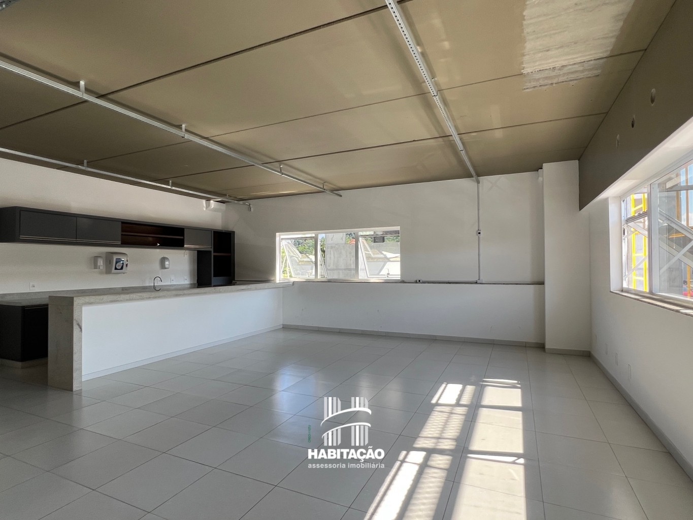 Ampla Sala Comercial em Localização Estratégica — foto 2