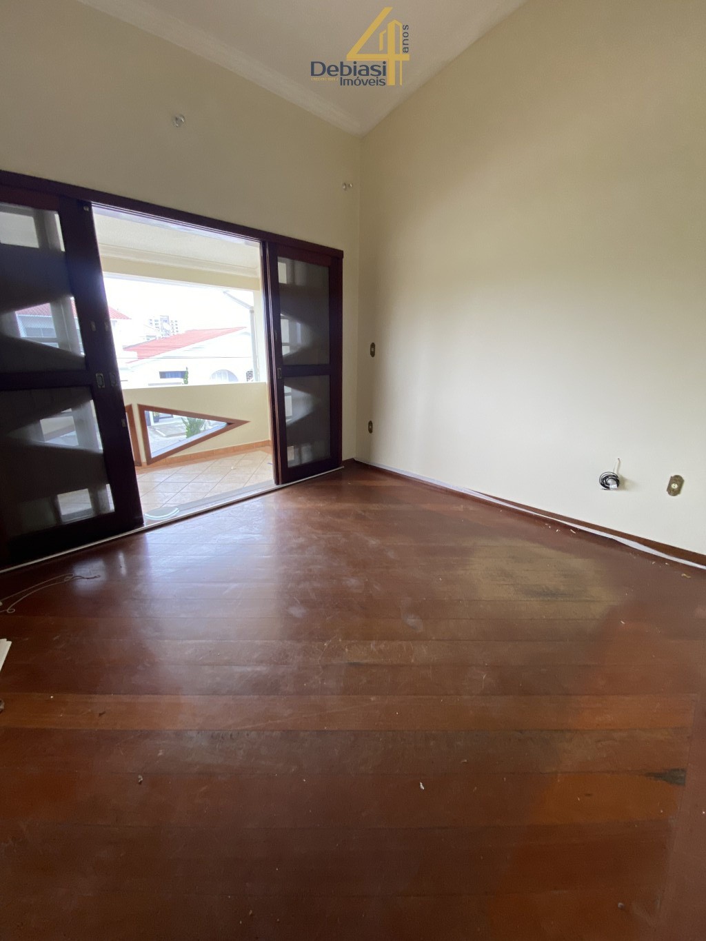 QUARTO C/SACADA 1
