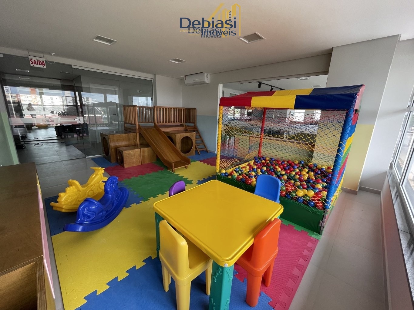 Playground mobiliado