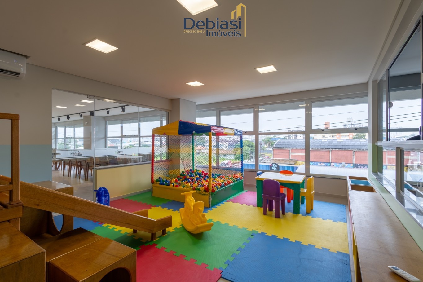 Playground mobiliado
