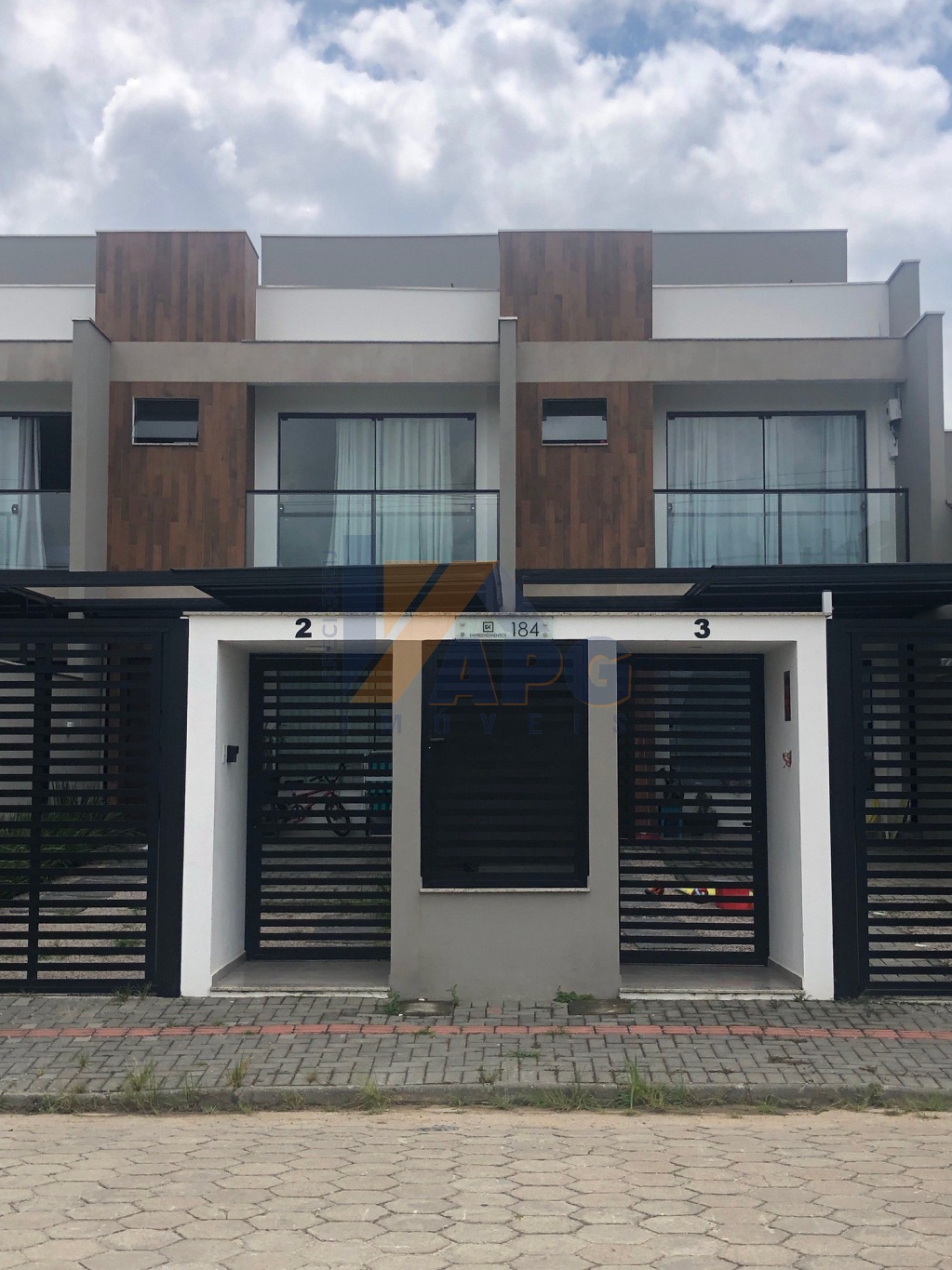 Sobrado 02 com dois dormitórios sendo uma suíte com closet. - foto 1