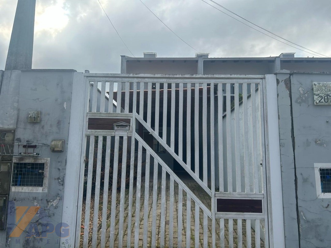 Sobrado com dois dormitórios, espaço nos fundos com uma excelente área para receber seus amigos! - foto 1