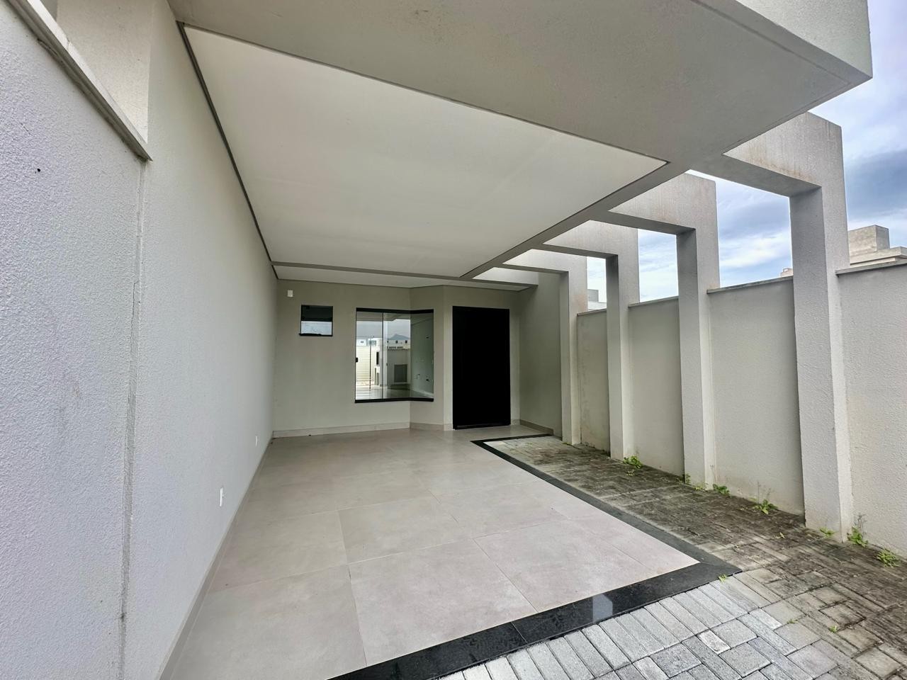 Sobrado -2 suítes- 1 vaga - foto 1