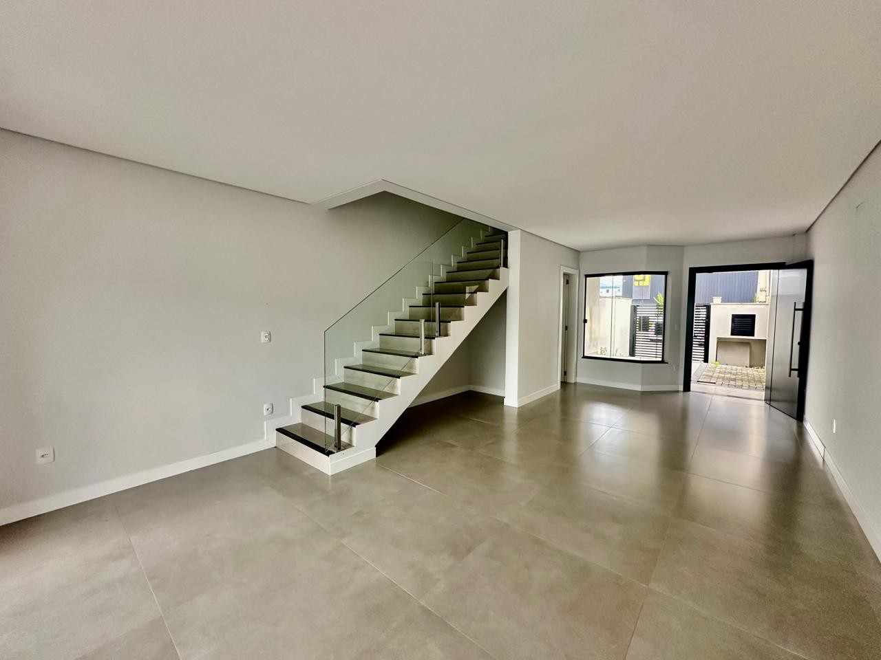 Sobrado -2 suítes- 1 vaga - foto 1