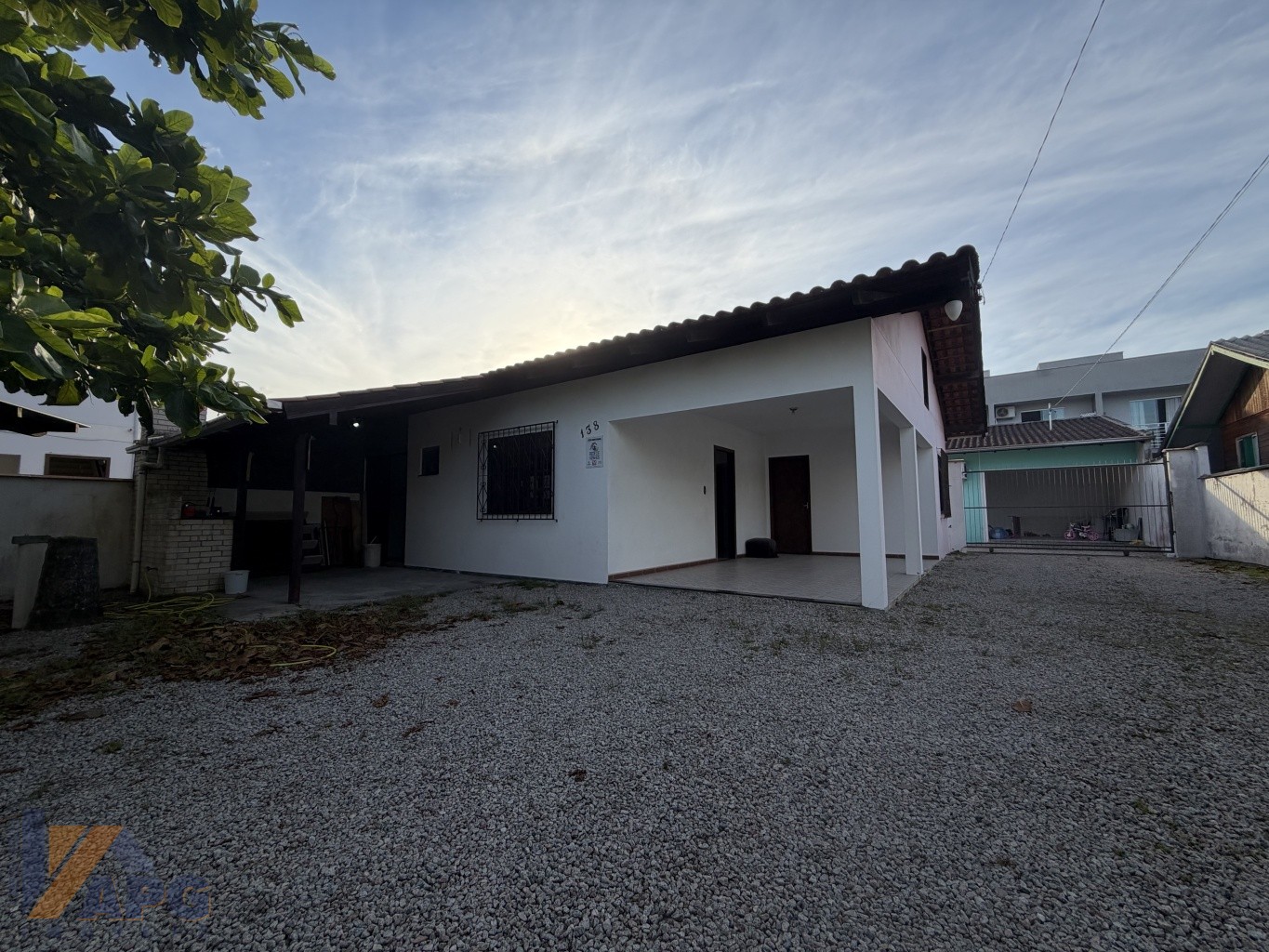 Casa com dois dormitórios no bairro Coloninha. - foto 1