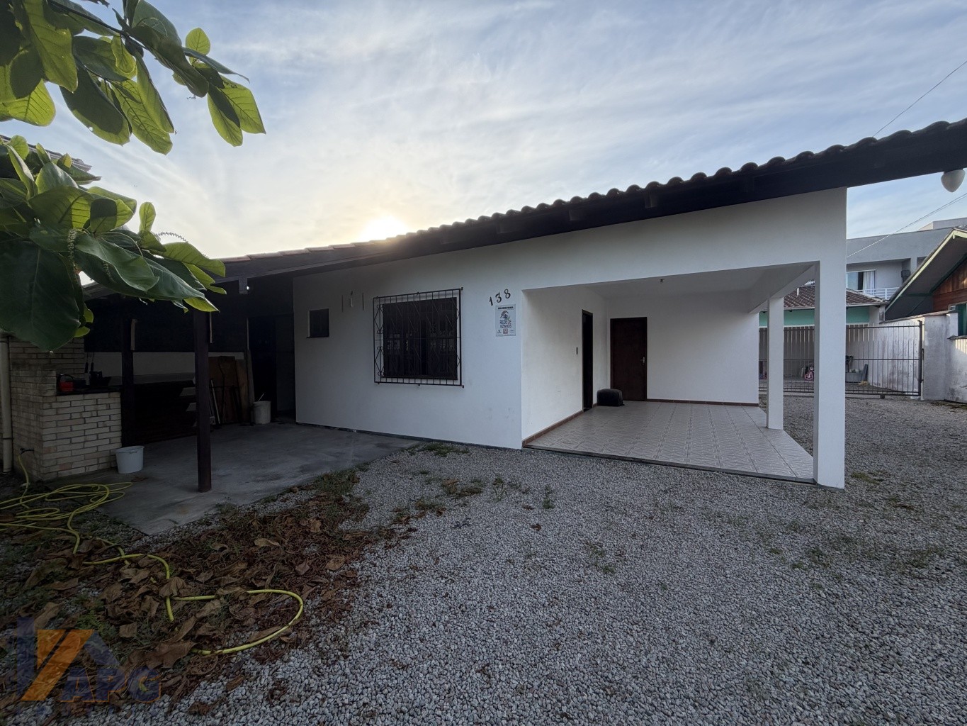 Casa com dois dormitórios no bairro Coloninha. — foto 2