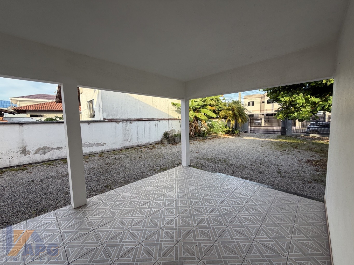 Casa com dois dormitórios no bairro Coloninha. — foto 5