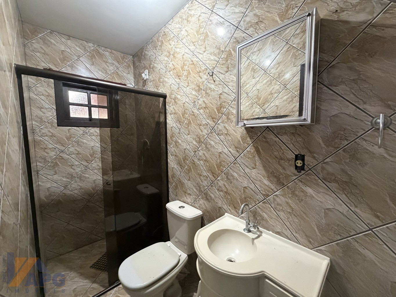 Casa com dois dormitórios no bairro Coloninha. — foto 7